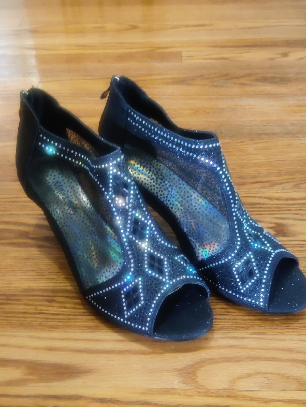 Elegant Women’s Black Peep-Toe Heels with Rhinestone Detail - Picture 4 of 7